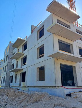 İnşaat alanındaki yeni ev inşaatı.