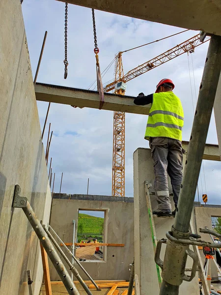 Trabalhador Construção Num Estaleiro — Fotografia de Stock