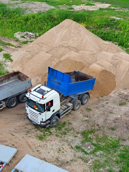 Camion Sulla Strada Sul Cantiere — Foto Stock