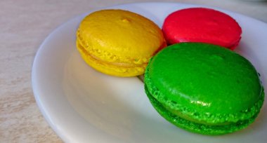 Macarons plaka üzerinde