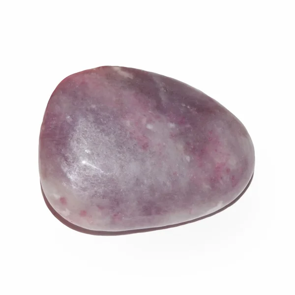 beyaz zemin üzerinde lepidolit devrilmiş taş 
