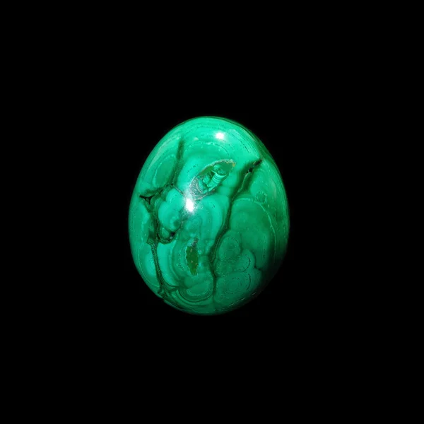 Siyah Arkaplanda Malakit Yumurtası — Stok fotoğraf