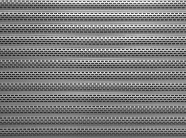 Kapalı demir patinaj kepenklerinin dokusu bir dükkan penceresine yakın çekim