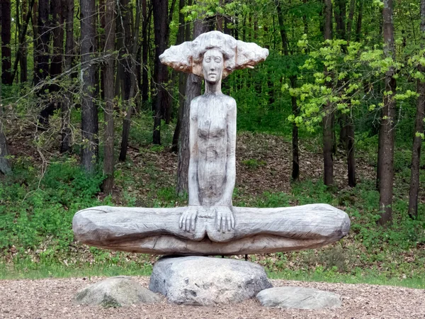 Wooden Sculpture Woman Flying Hair Closed Eyes Sitting Meditation Pose — Stockfoto