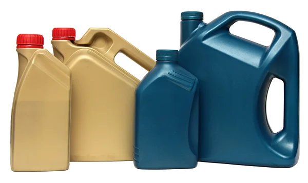 Plastflaskor från bil oljor isolerad på vit bakgrund — Stockfoto