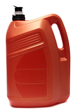 plastik şişeler beyaz zemin üzerine izole otomobil yağları