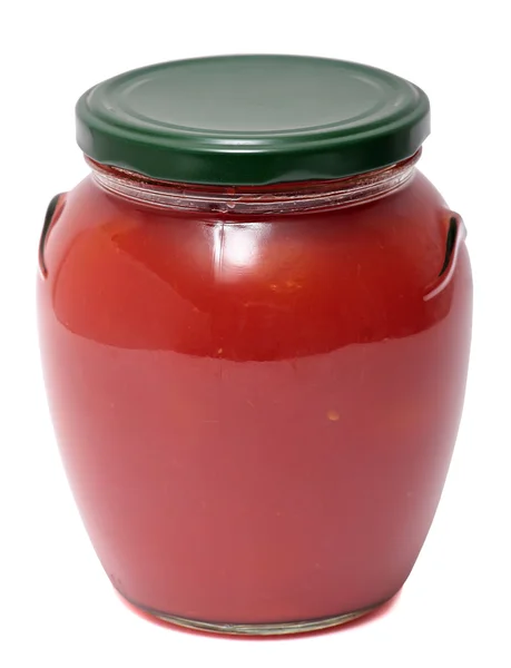 Tarro de vidrio con pepinillos, tomates en su propio jugo. Aislado sobre fondo blanco . — Foto de Stock