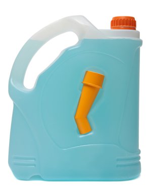 plastik şişeler beyaz zemin üzerine izole otomobil yağları