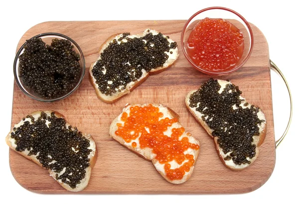 Caviar negro y rojo en recipiente de vidrio — Foto de Stock