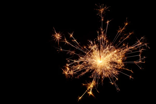 Sparkler. Kerst en Nieuwjaar partij sparkler op zwart — Stockfoto