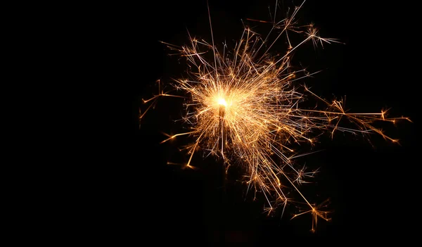 Sparkler. Natal e festa de ano novo sparkler em preto — Fotografia de Stock