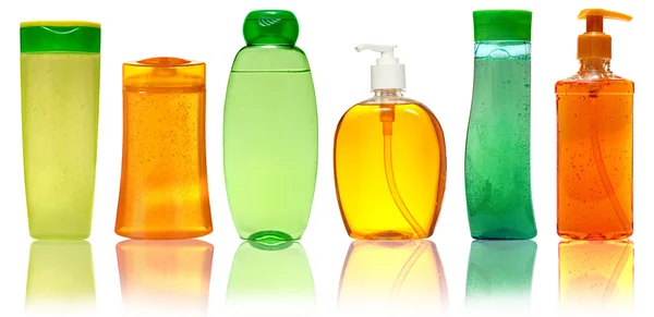 Gesloten cosmetische of hygiënische plastic fles van gel, lotion, crème, vloeibare zeep, shampoo. geïsoleerd op witte achtergrond. — Stockfoto