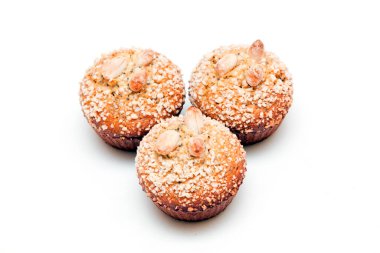 Beyaz arkaplanda izole edilmiş fıstık kekleri