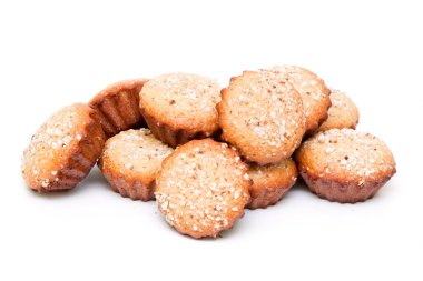 Beyaz arkaplanda izole edilmiş fıstık kekleri