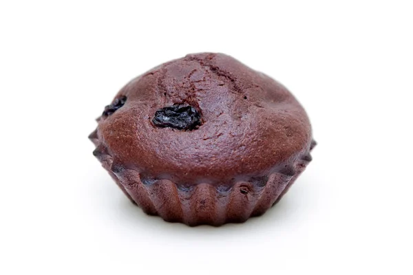 Čokoládový Muffin Bobulemi Izolovanými Bílém Pozadí — Stock fotografie