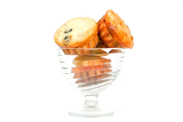 在玻璃碗里放浆果的松饼 — 图库照片