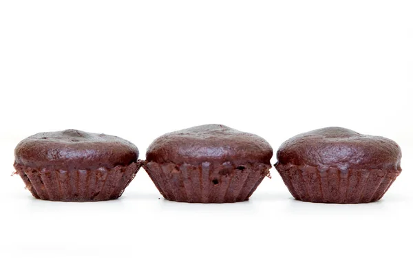 Beyaz Arka Planda Izole Çikolatalı Kekler — Stok fotoğraf