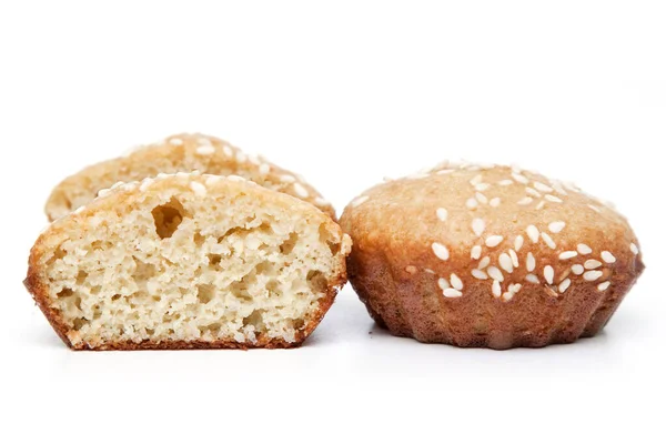 Muffin Con Semi Sesamo Isolati Fondo Bianco — Foto Stock