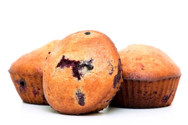 Muffins Com Bagas Isoladas Fundo Branco — Fotografia de Stock