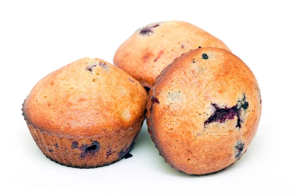 Muffins Mit Beeren Isoliert Auf Weißem Hintergrund — Stockfoto