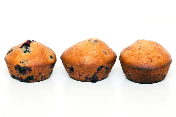 Muffinki Jagodami Odizolowane Białym Tle — Zdjęcie stockowe