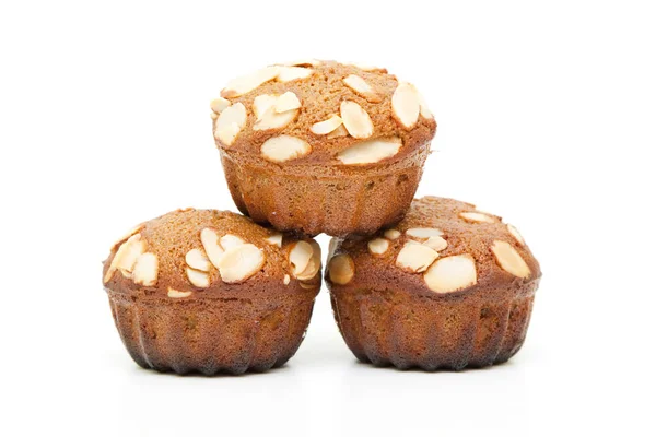 Muffin Amendoim Com Amêndoas Isoladas Fundo Branco — Fotografia de Stock