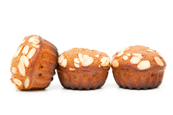 Mogyorós Muffin Fehér Alapon Izolált Mandulával — Stock Fotó