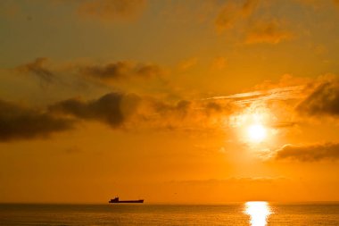 Karadeniz üzerinde altın gün batımı