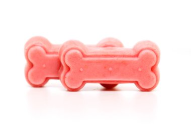 Dondurma kemikleri beyaz arkaplanda