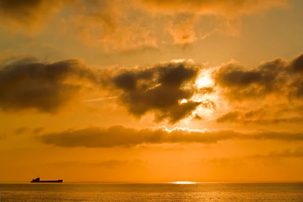 Puesta Sol Dorada Sobre Mar Negro — Foto de Stock