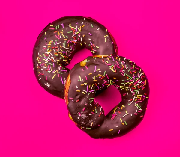 Çikolata ile lezzetli börekler.