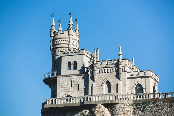 The old castle on a cliff. — Stock Photo, Image