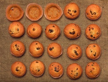 üst üste muffins.