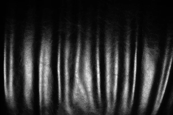 Koyu deri kıvrımları.