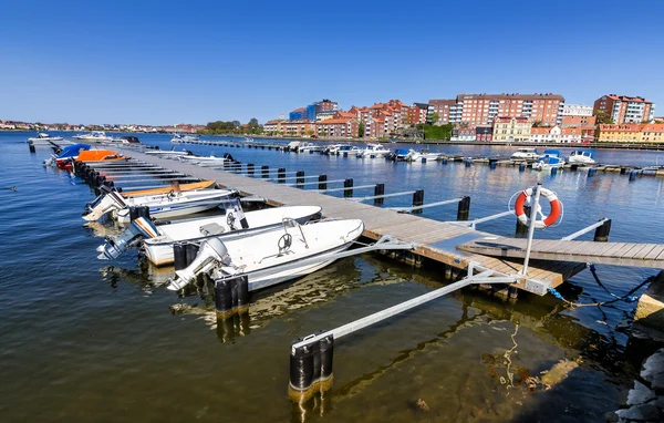 Lille båd havn i Karlskrona by - Stock-foto