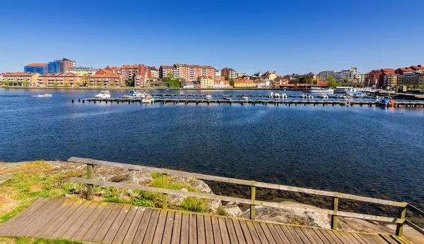 Ilha vista de primavera para Karlskrona baía da cidade — Fotografia de Stock