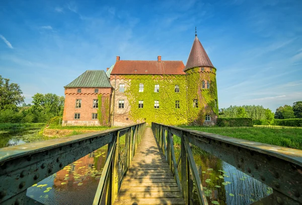 Puente de entrada de hierro al castillo de Ortofta — Foto de Stock