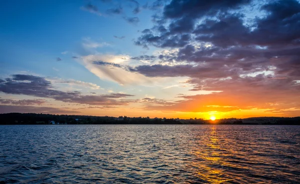 Puesta de sol del lago escandinavo — Foto de Stock