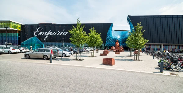 Parkpanoramablick für großes Einkaufszentrum in Malmö — Stockfoto