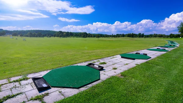 Campo de golfe de formação de longo alcance — Fotografia de Stock