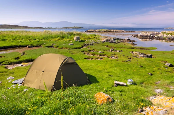 Camping in prachtige omgeving — Stockfoto