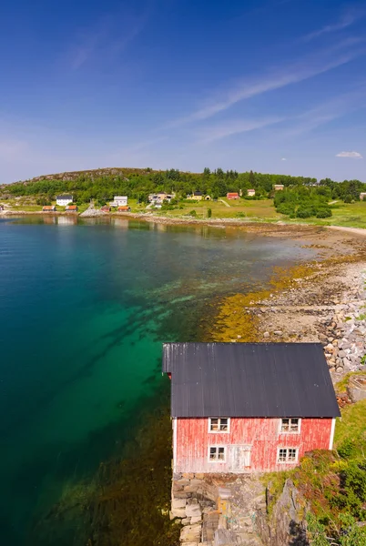 Bela arquitetura da costa do mar na Noruega — Fotografia de Stock