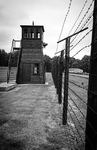 Vintage stylem fotografie tábora plotu a guard Tower — Stock fotografie