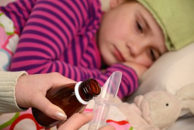Hasta küçük kız için ilaç