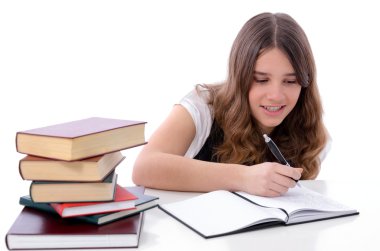 Ödev yapan bir genç.