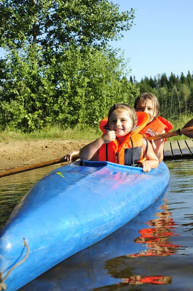 Hermanas en kayak — Foto de Stock