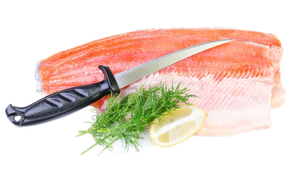 Filetto di pesce trota con coltello isolato su fondo bianco — Foto Stock