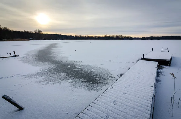 Bevroren meer zonsopgang — Stockfoto