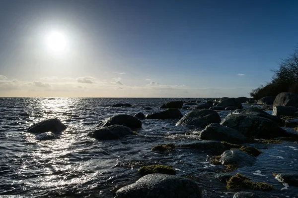 Sonnige Wintermeerküste — Stockfoto