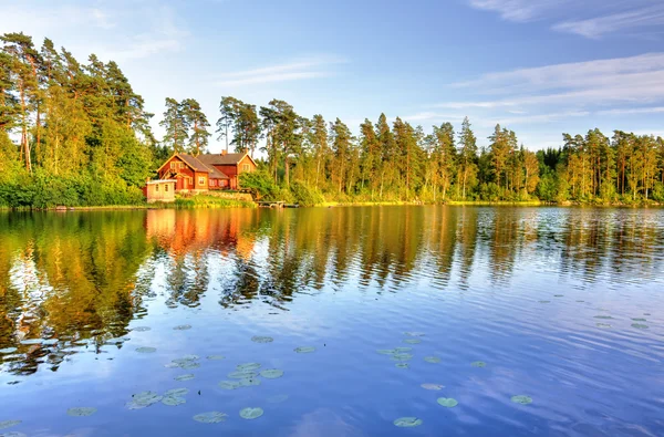 A casa do lago — Fotografia de Stock